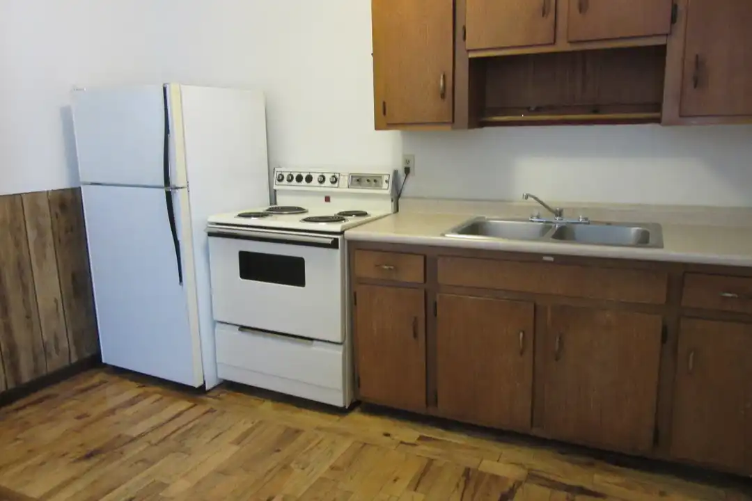 970 Washington Ave unit A – photo 1 of 9