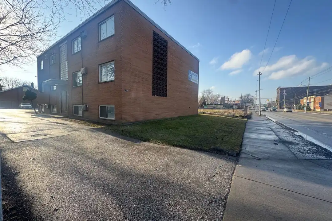5058 Broadway Ave unit Unit 10 – photo 1