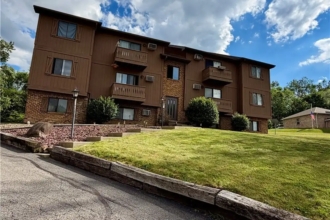 6369 St Andrews Dr unit 9 – photo 1 of 17