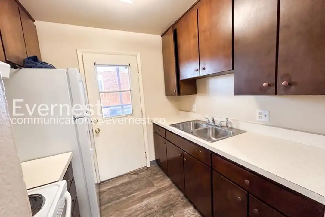 4311 N Chestnut St unit 2 - View 3