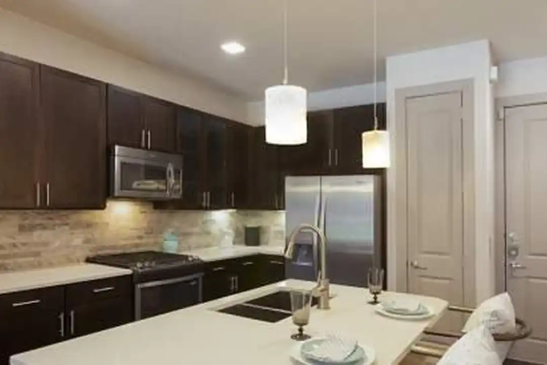751 Yale St – photo 1