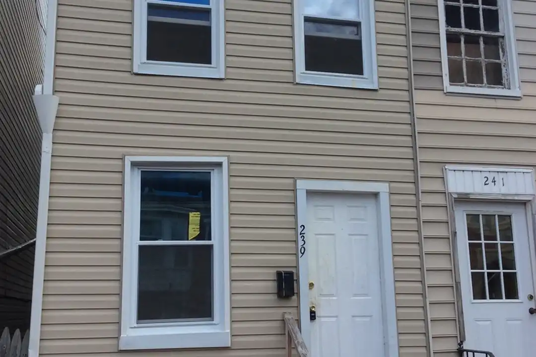 239 S Queen St – photo 1