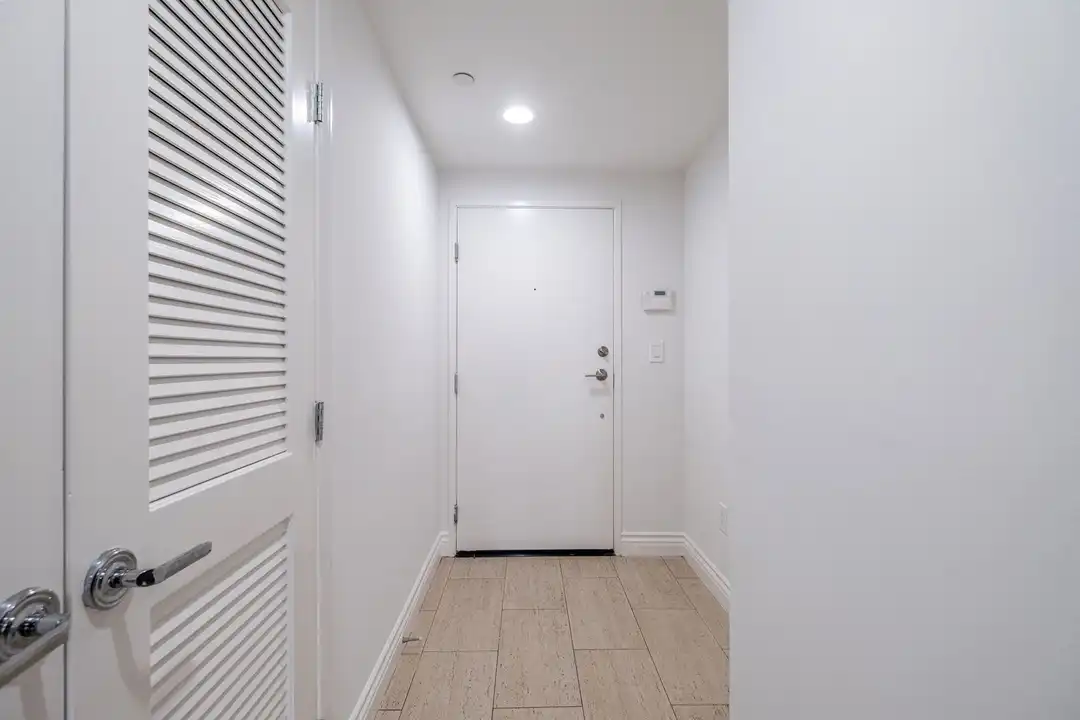 147 S Doheny Dr unit 303 - More