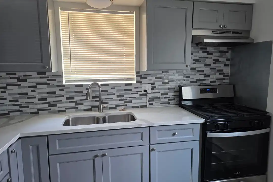 14605 Des Plaines St unit 1 W – photo 1 of 9