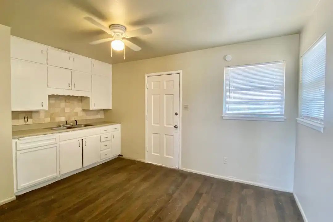 808 Vanda Ave - More