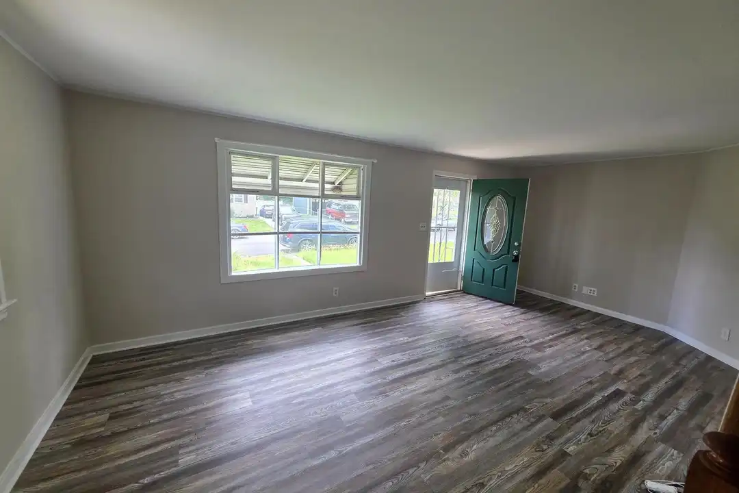 27 Koehler Dr - More