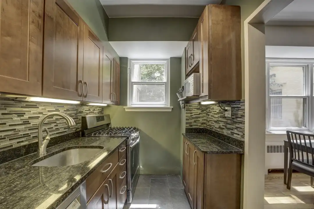 Apartment in Washington - View 3
