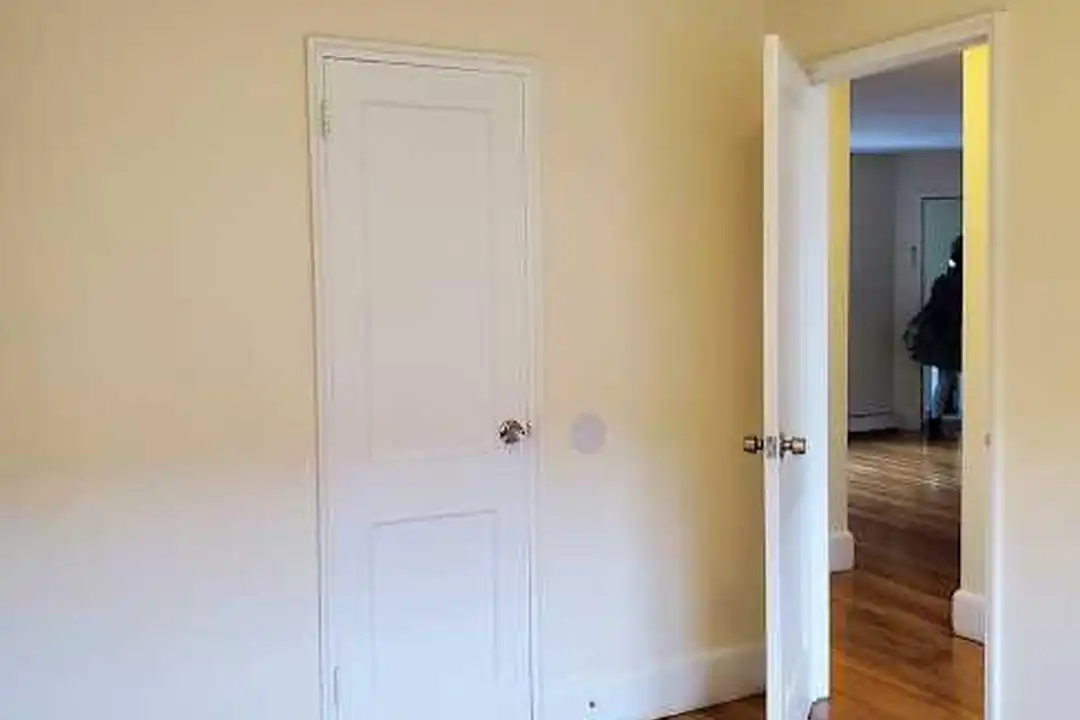 15 Victory Rd - More