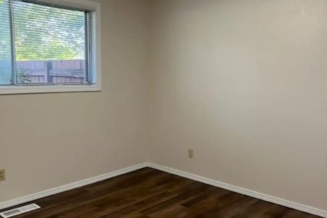 4975 13th Ave NE unit 4986 - More