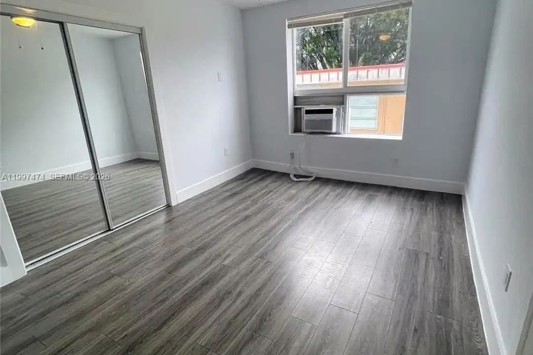 1036 SW 5th St #8 - View 3