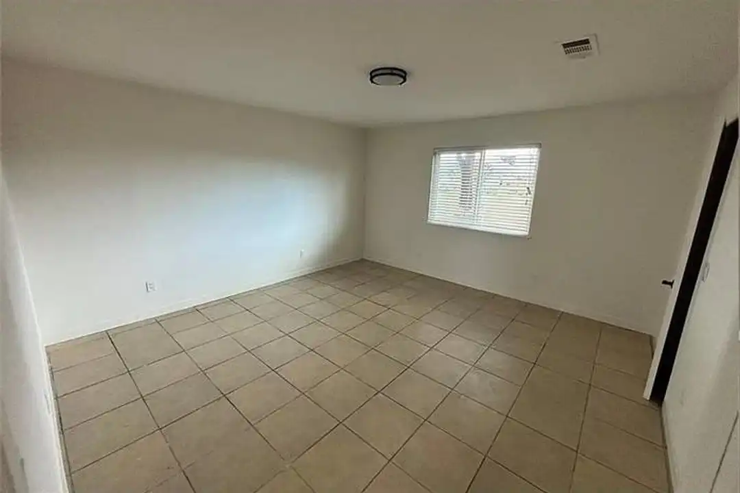 8848 Oleander Ave - View 6