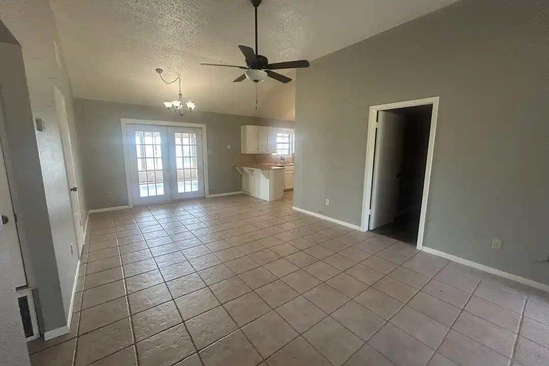 339 S Pleasant Hill Rd - More