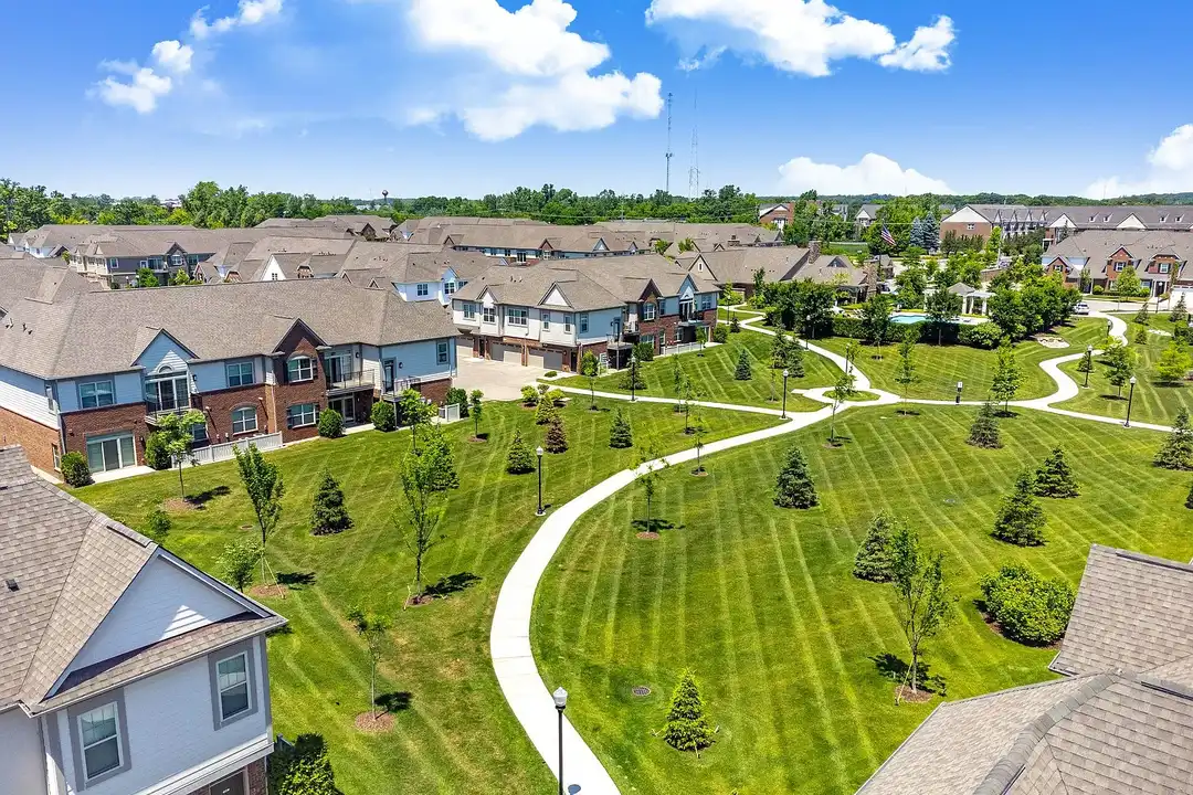 Huntley Manor – photo 1