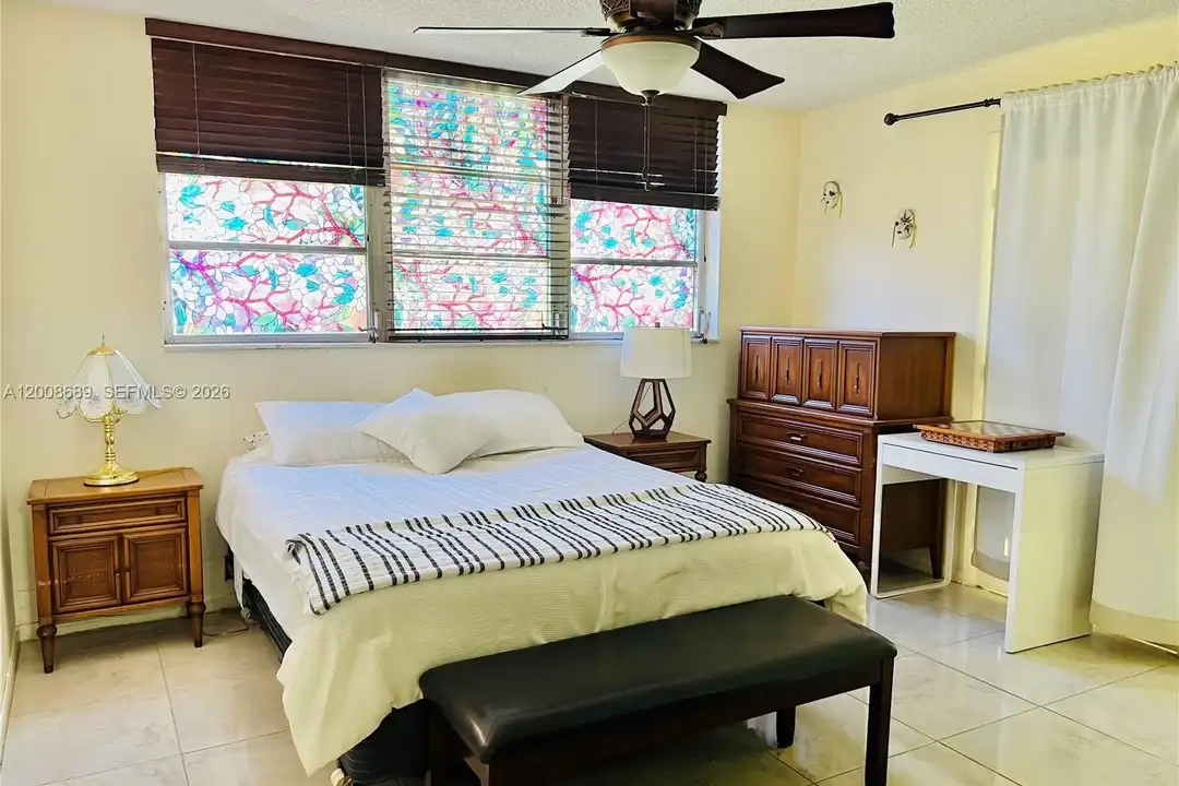 Apartment in Pembroke Pines - More