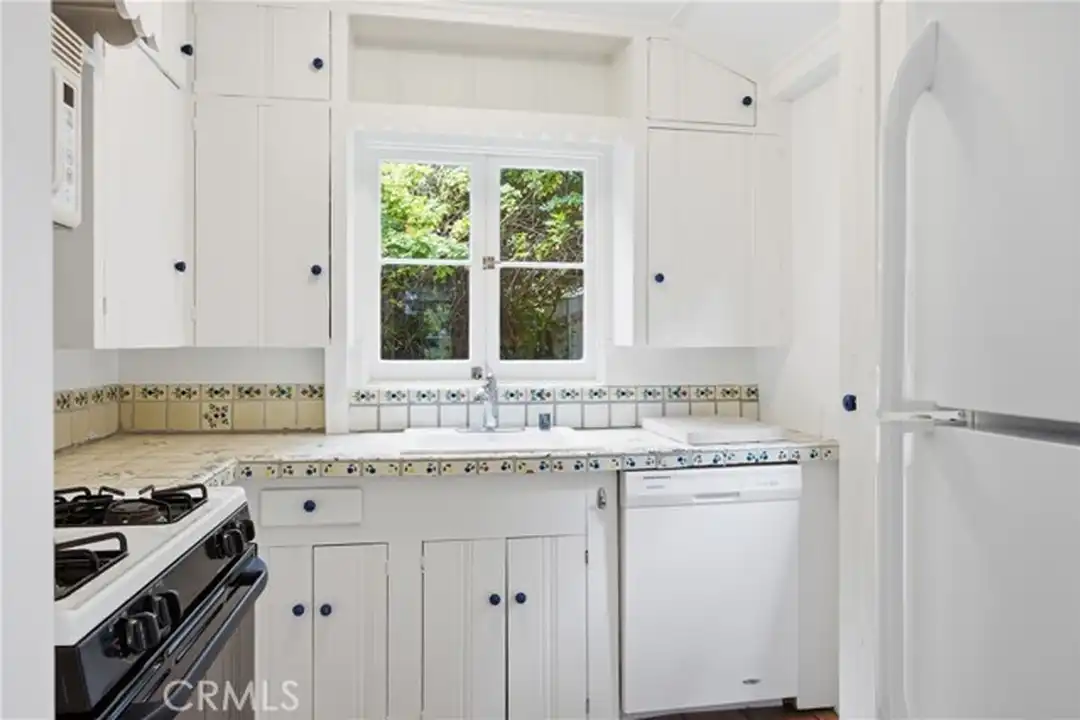 550 St Ann's Dr - More