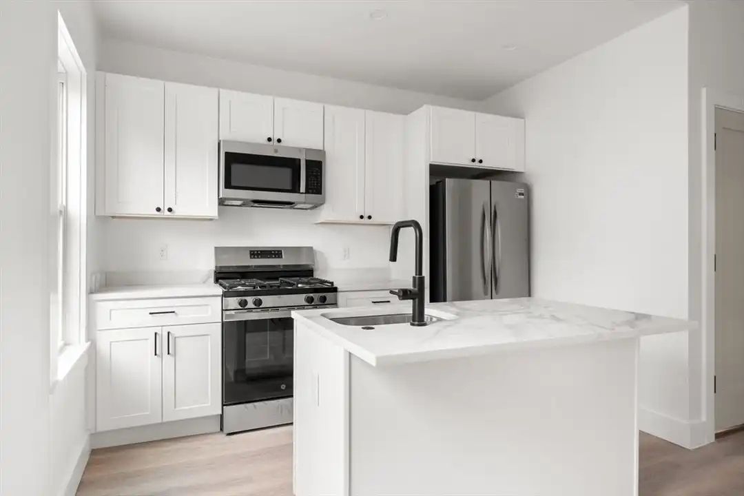467 E 3rd St unit 3 - View 3