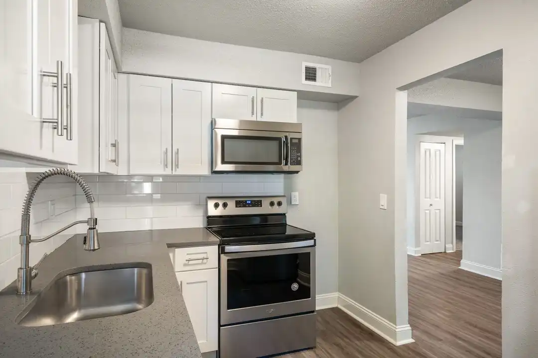 423 Maple Blvd unit 423 - 2W - View 2
