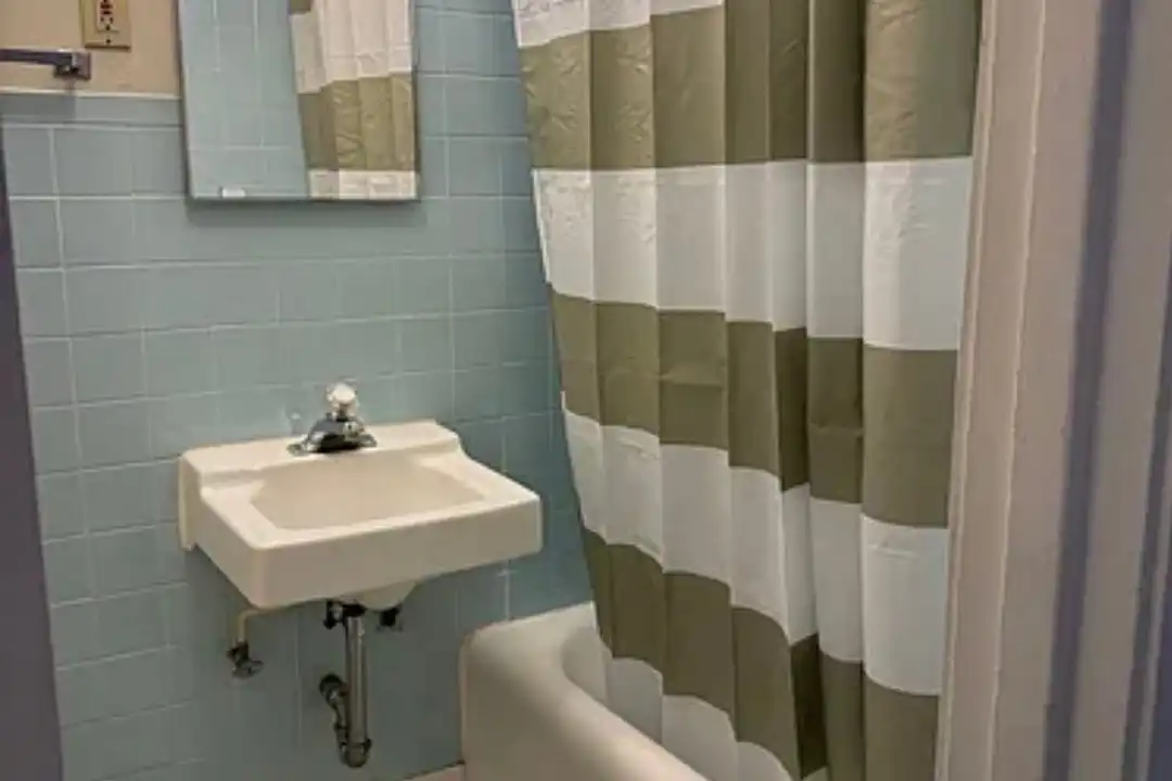 2218 N Summit Ave unit 200 - View 6
