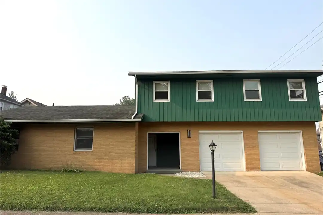 1512 Clairmont Ave – photo 1 of 17