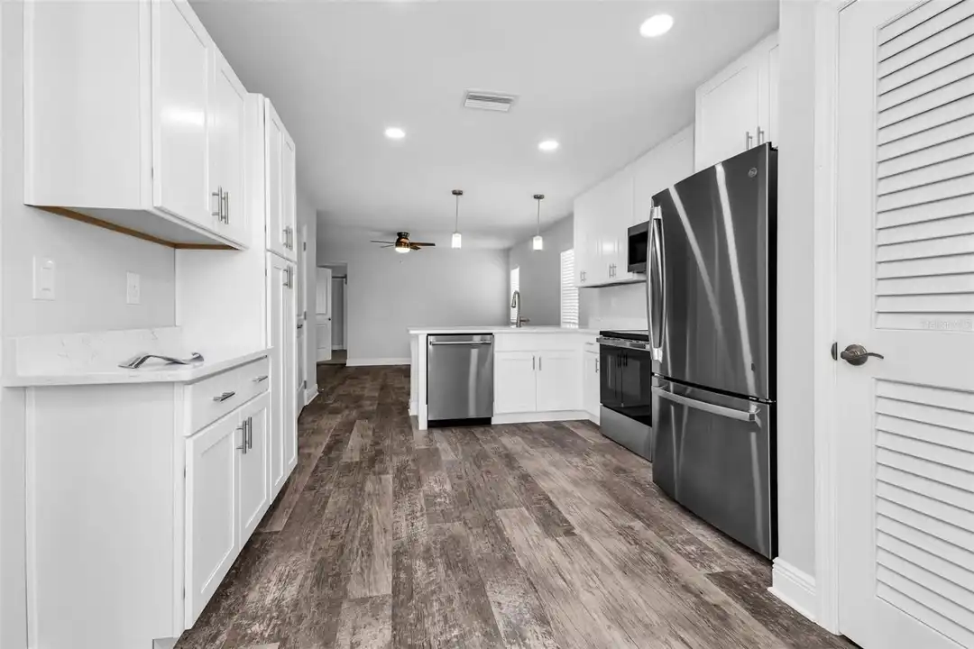 309 E Virginia Ave - More