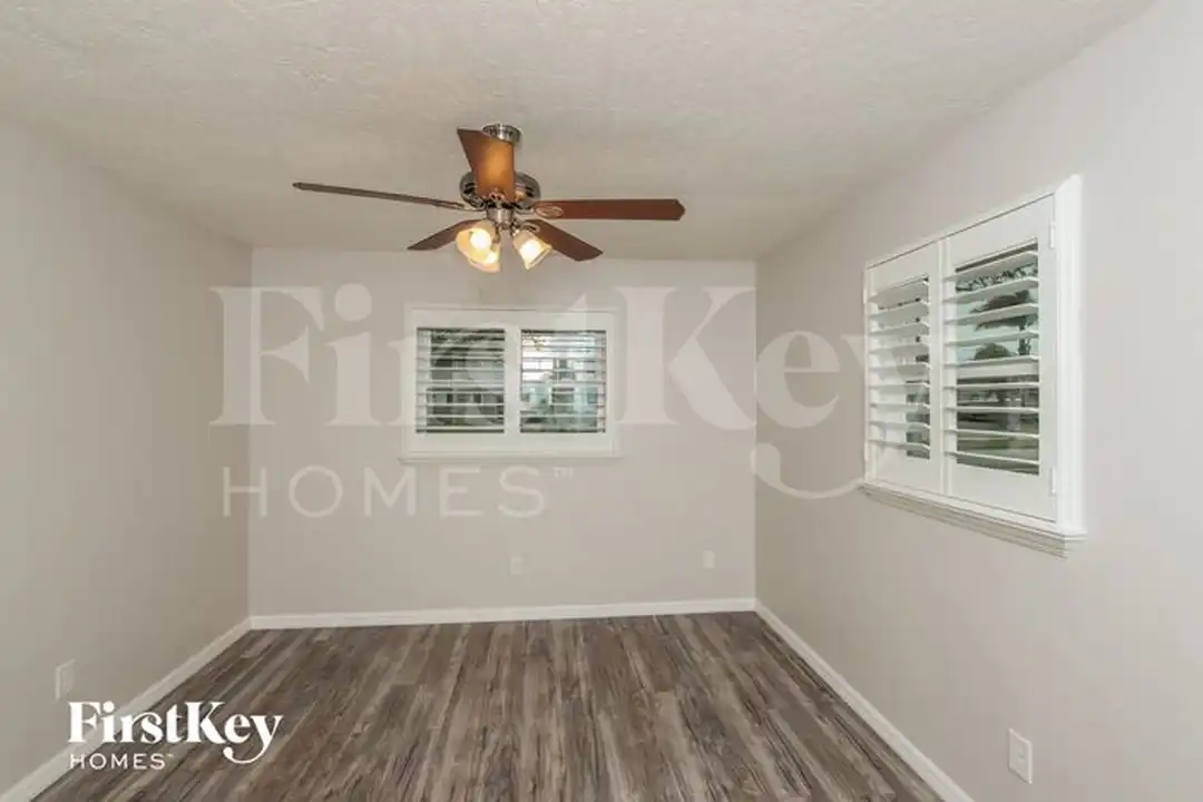525 Sacre Coeur Dr - More