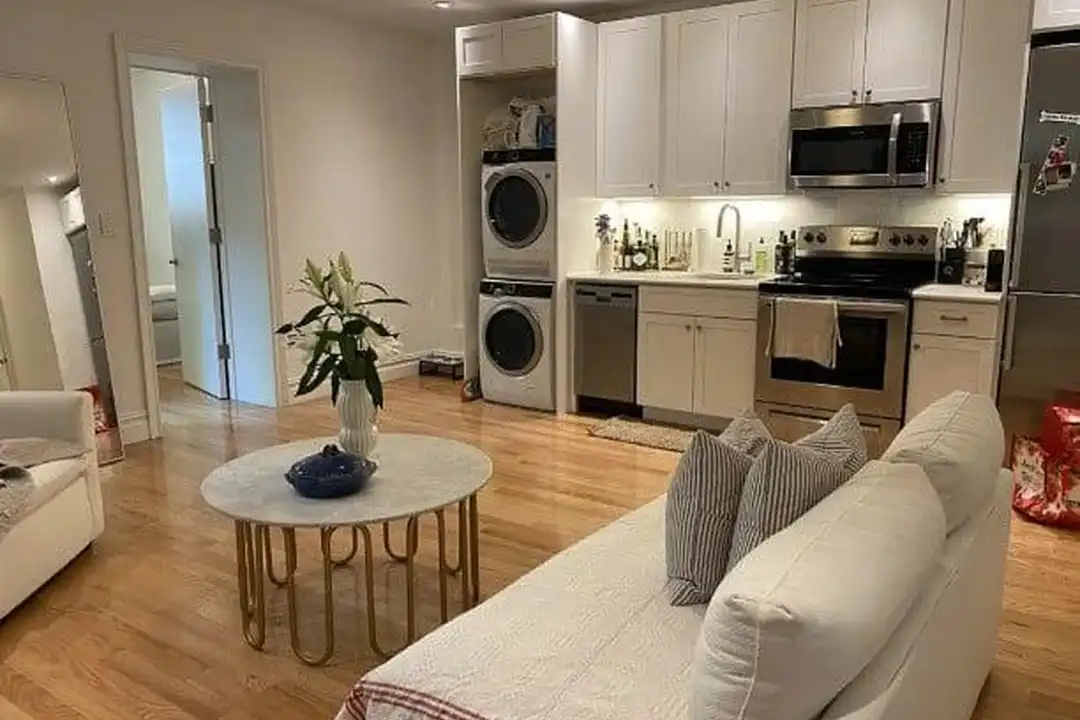 149 E 61st St - View 3