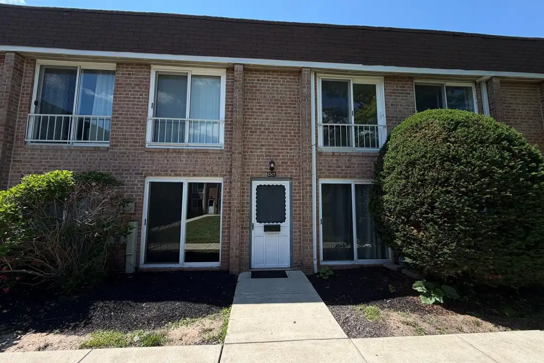 406 Brandywine Ct – photo 1 of 11