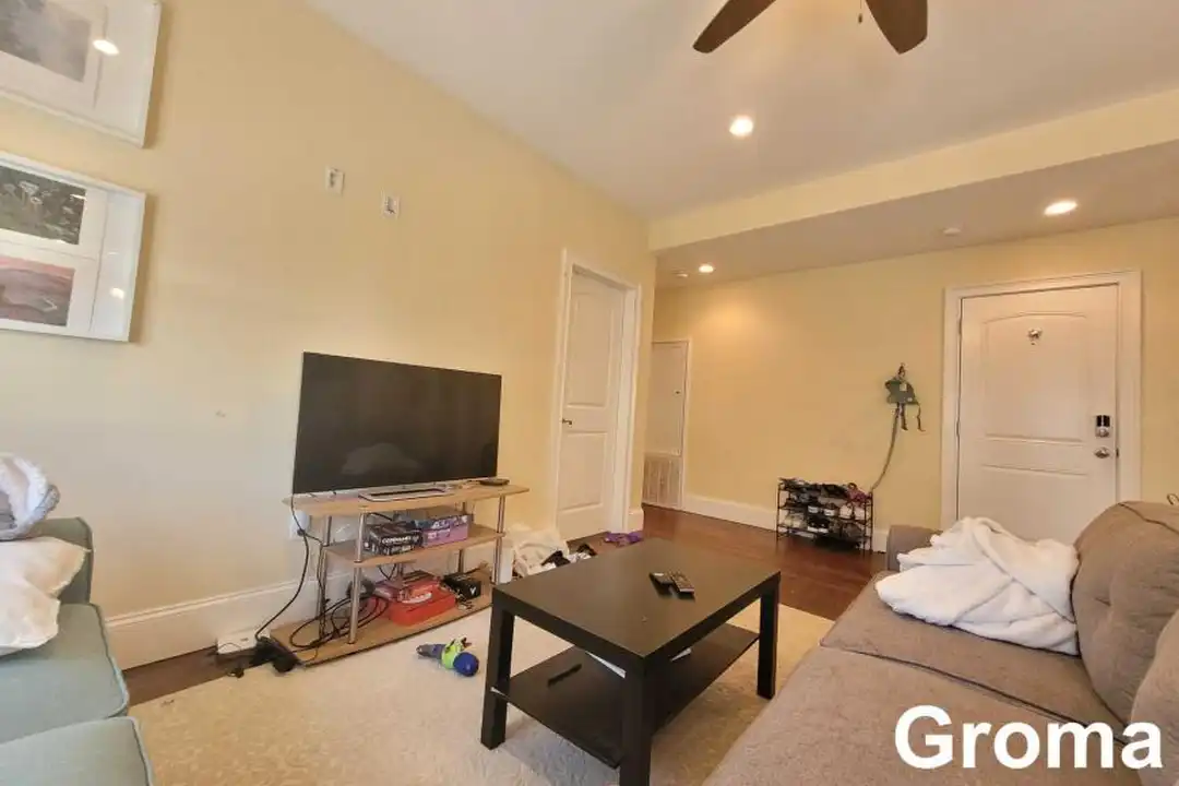 Apartment in Mission Hill - View 3
