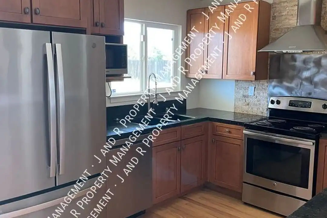 9628 Helio Dr - View 2