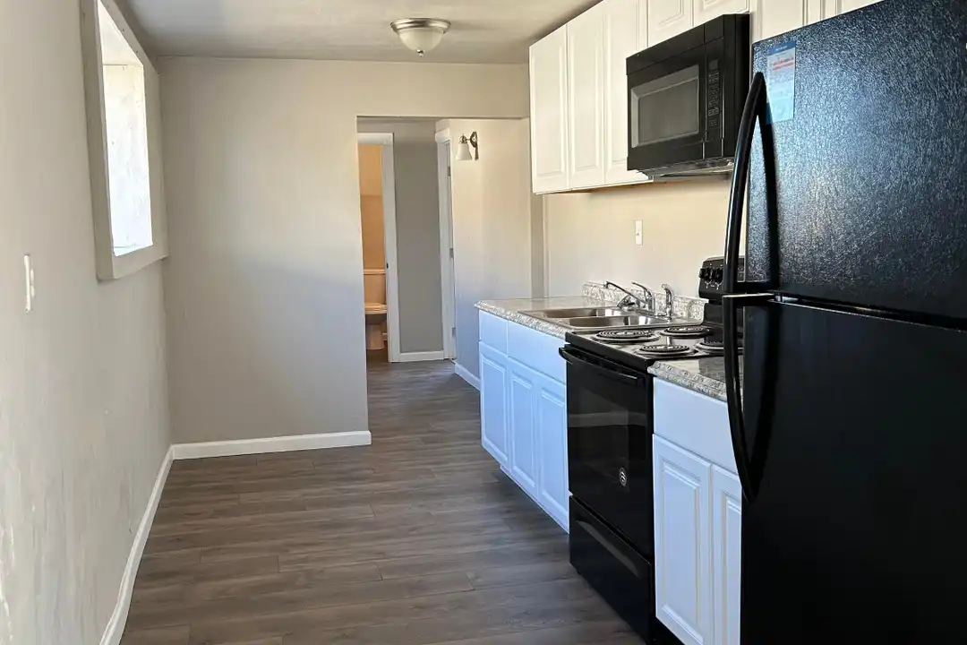 212 W Blacklidge Dr - View 4