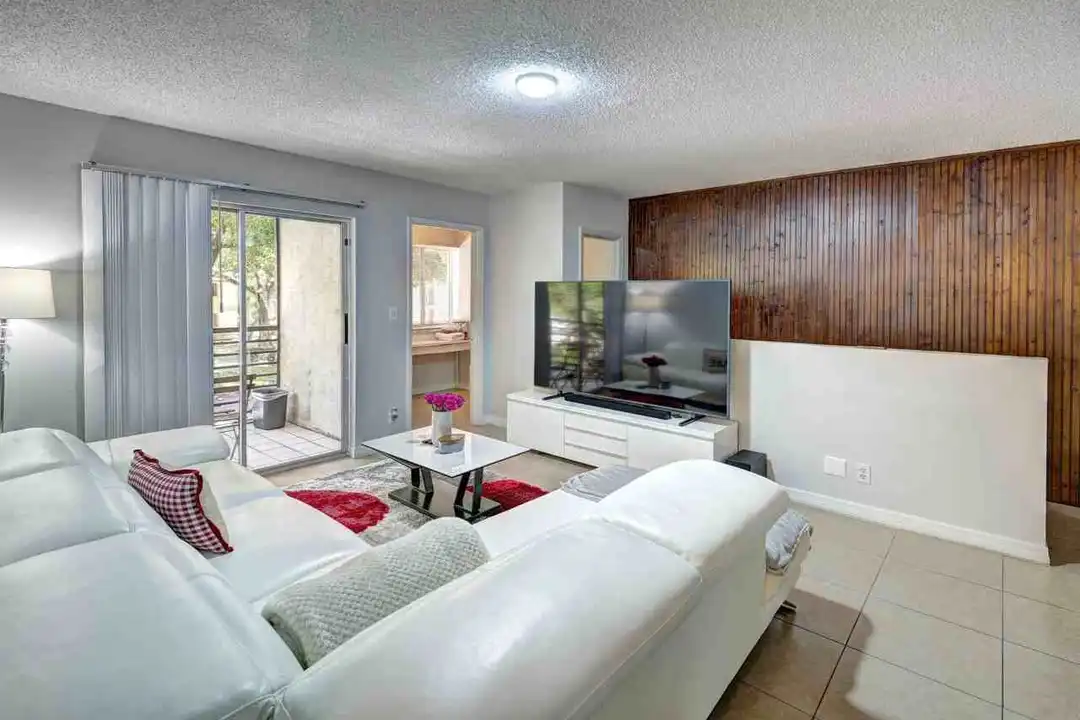 304 Gardens Dr - View 4