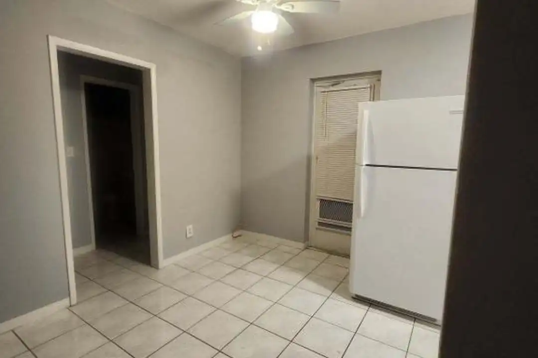 2917 Middle River Dr - View 5