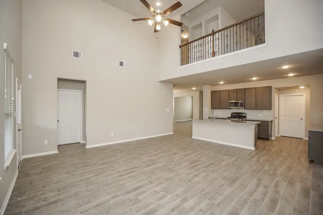 5463 Grand View Dr - View 6
