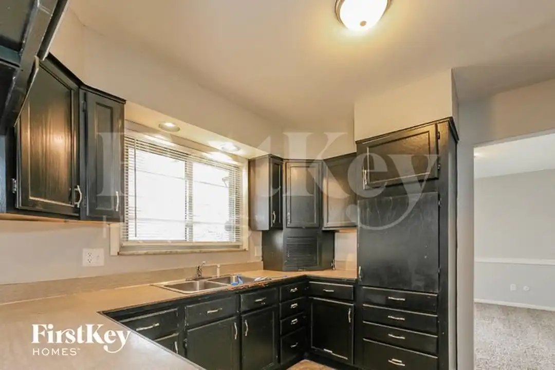 5503 Moonlight Dr - More