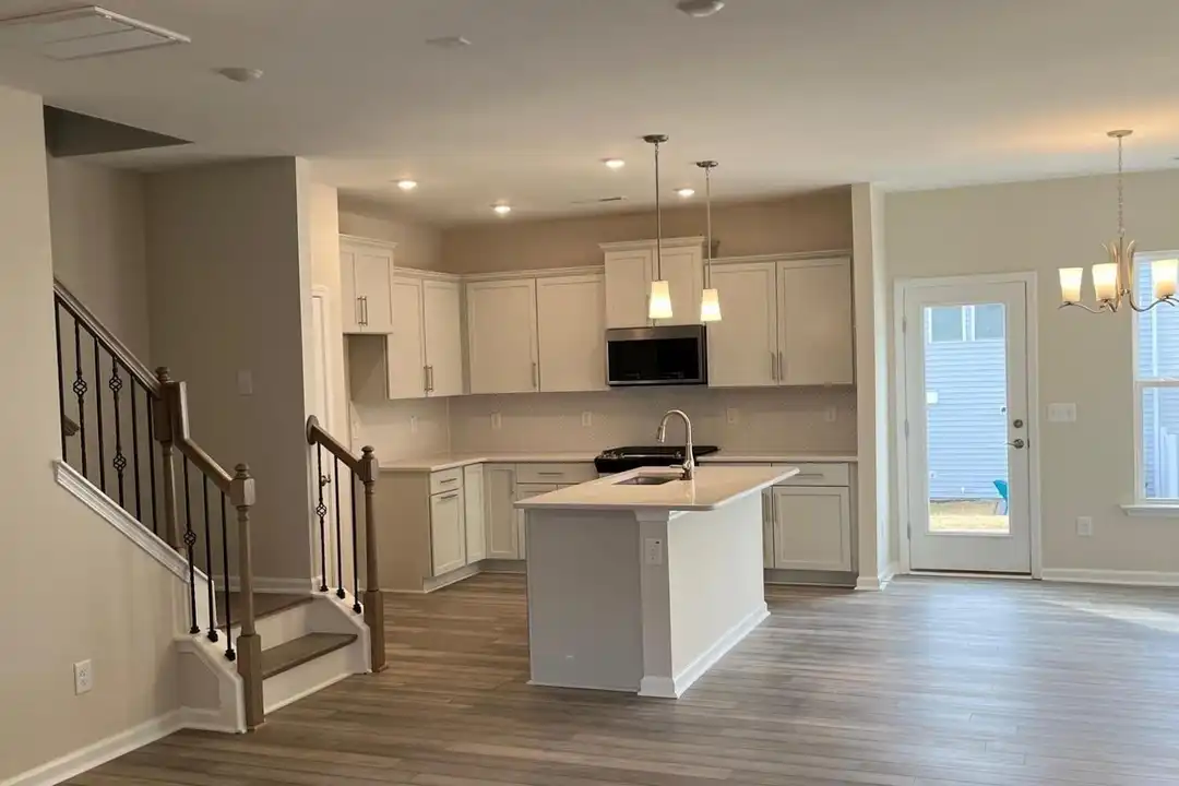 1406 Smoky Mountains St - More