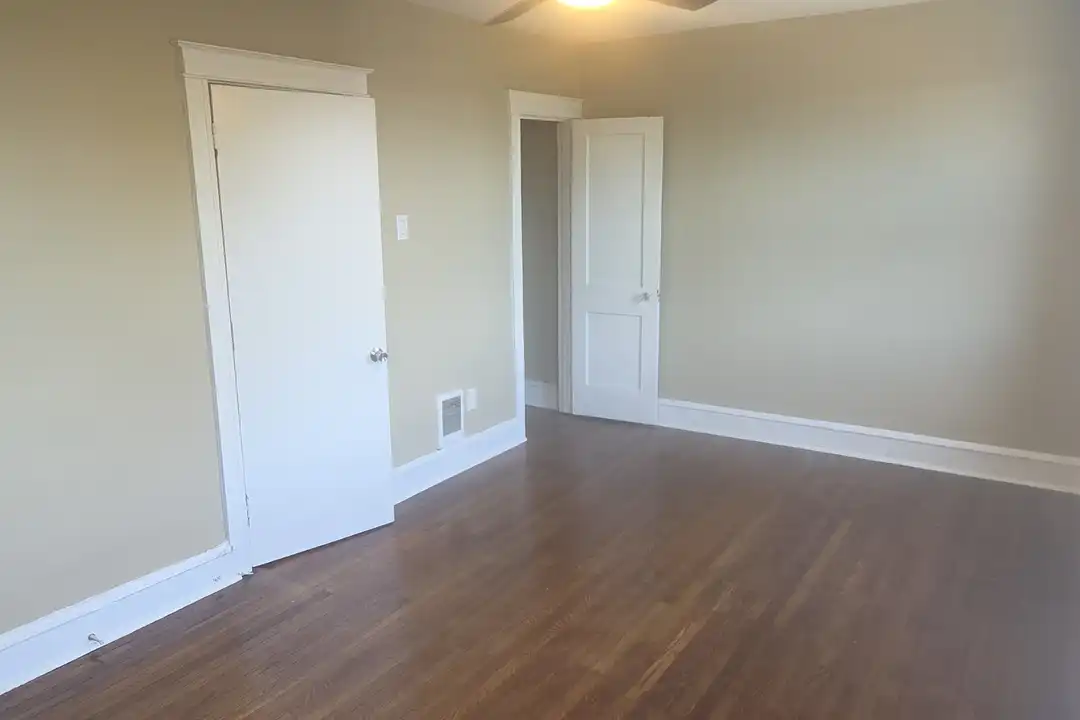 5437 Torresdale Ave unit 2 - More