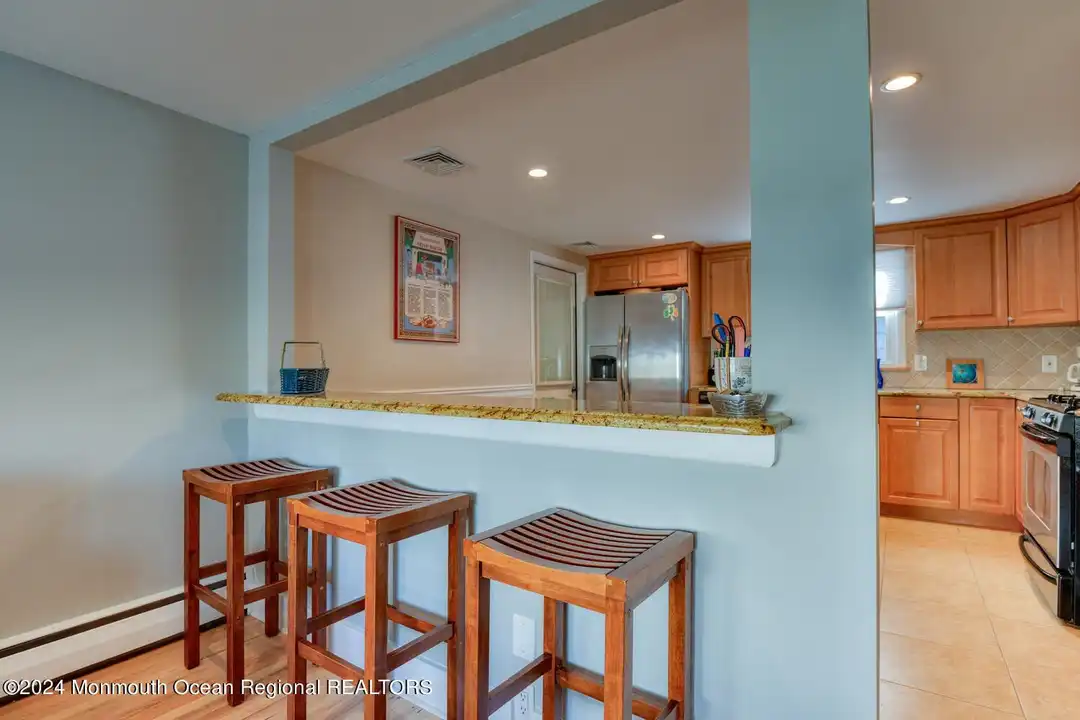 105 St Louis Ave - More