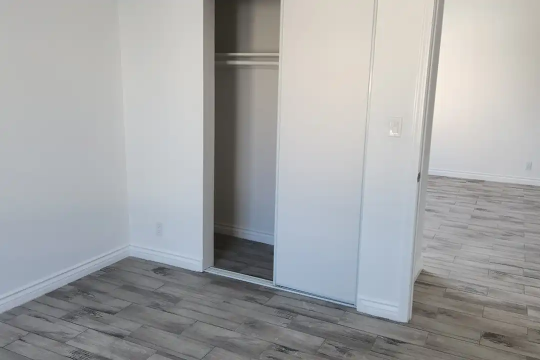 1177 E 41st Pl - View 6