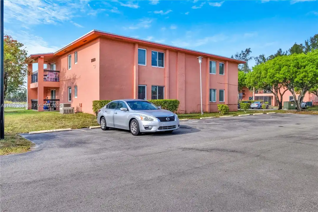 2020 NW 119th St unit 1122 - View 4