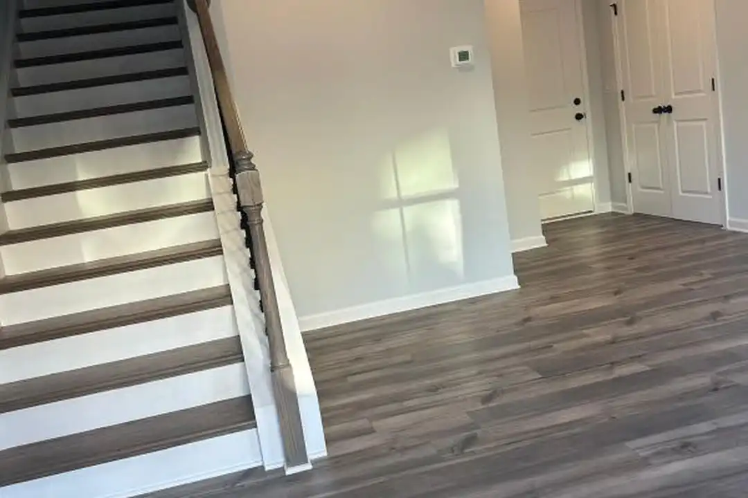 1004 Taylor Ct - View 4