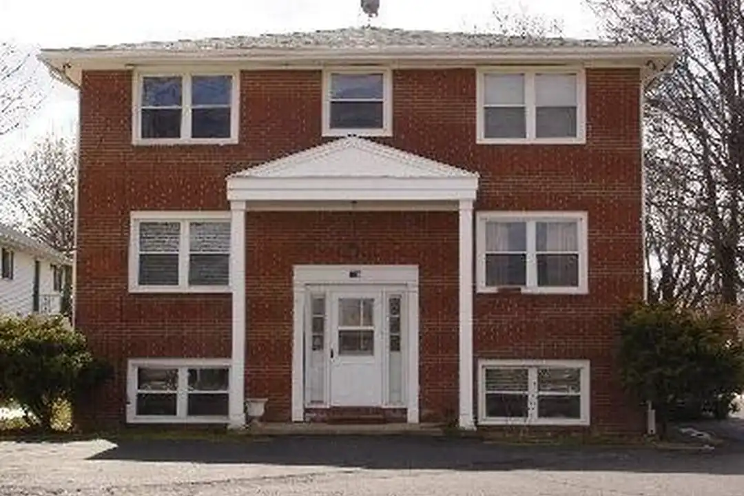 126 7th St NW #6 – photo 1 of 5