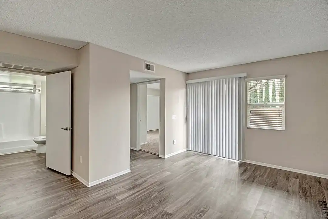 Del Flora Apartments – photo 1