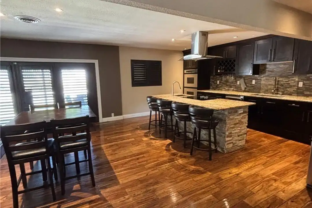 2712 W Oakey Blvd - View 3