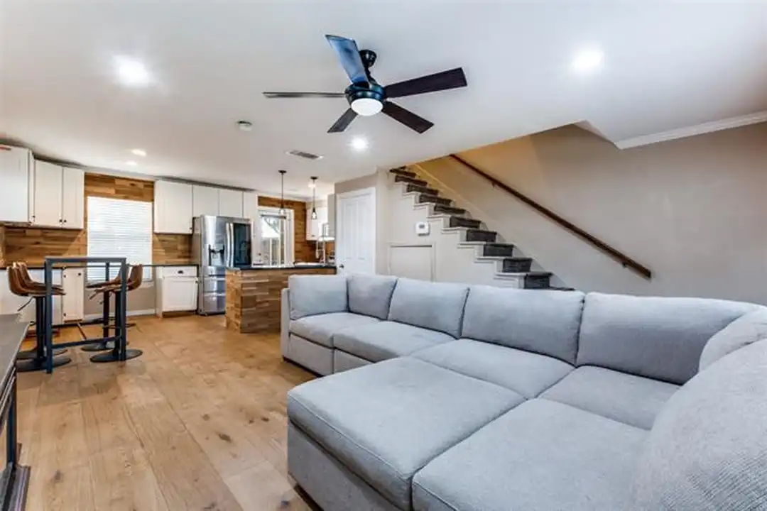 Apartment in Dallas - View 3