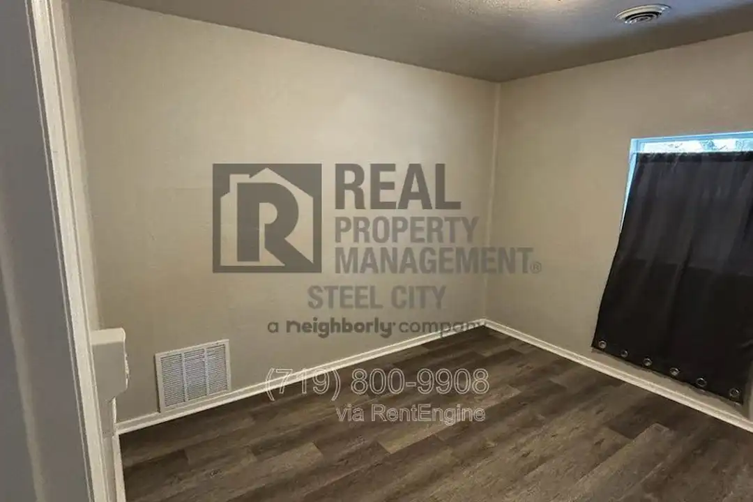 1428 E Orman Ave - More