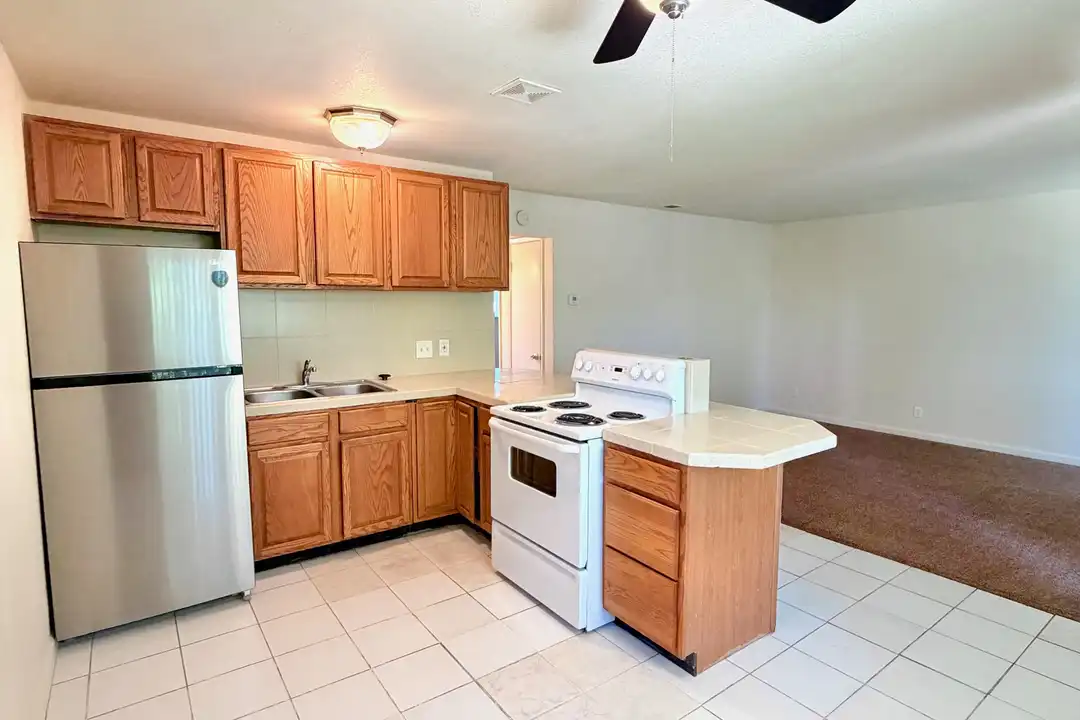 1439 E Saginaw Way unit D – photo 1