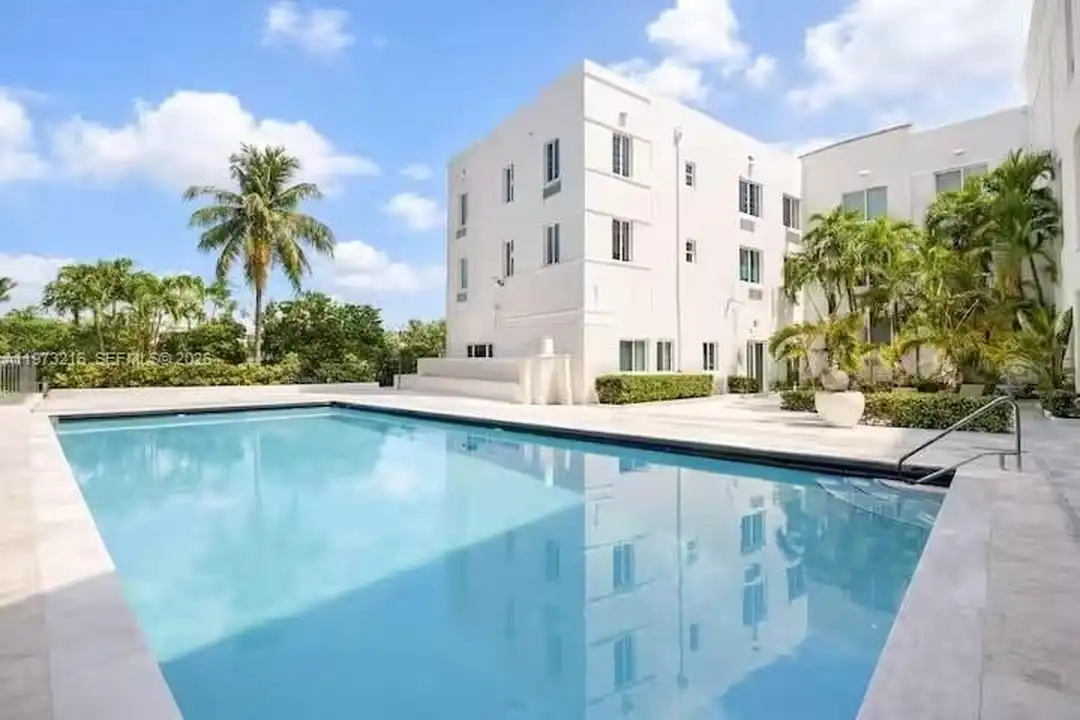 Apartment in Miami Beach - View 5