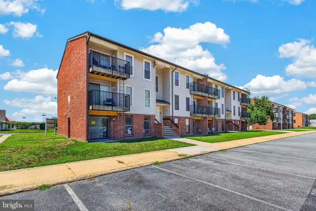 1001 White Oak Rd – photo 1