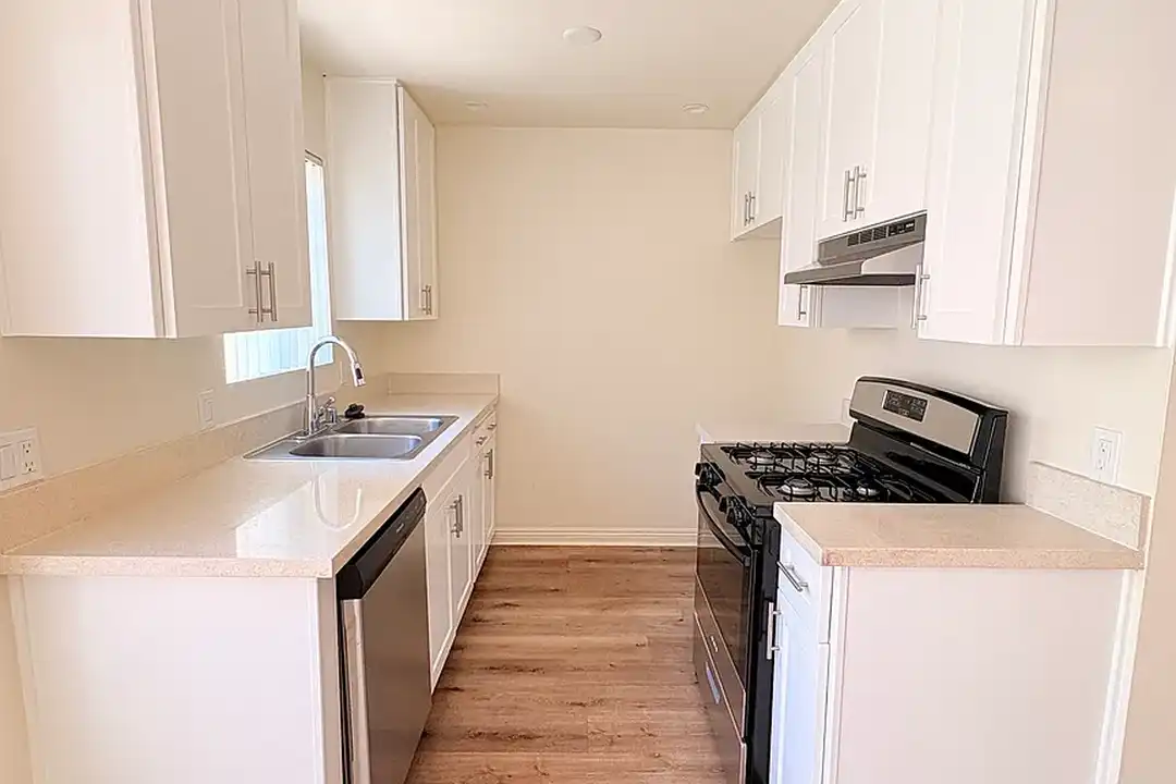 1049 Winchester Ave - View 3