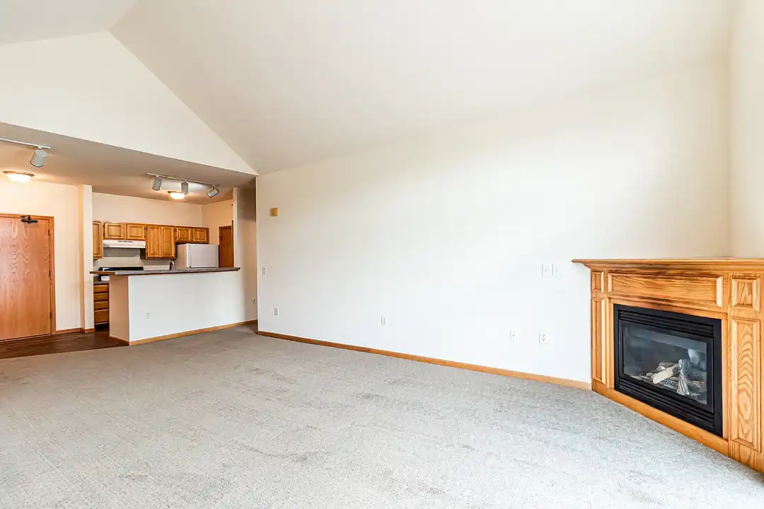 Hickory Pointe – photo 1